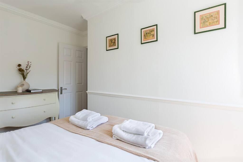 Spacious 3 Bedroom Flat With Terrace Londra Exterior foto