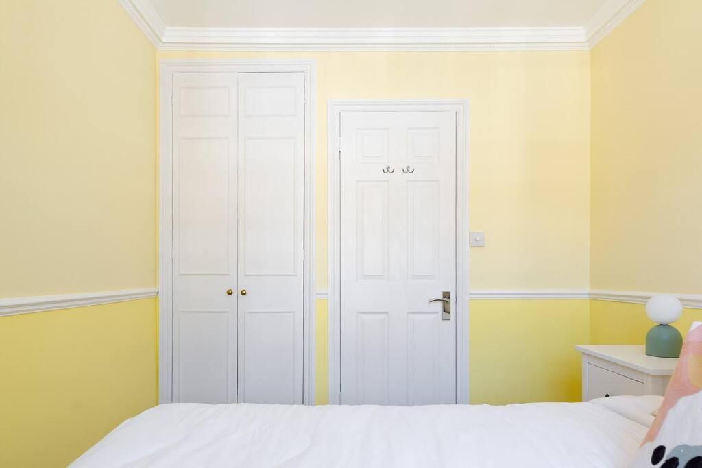 Spacious 3 Bedroom Flat With Terrace Londra Exterior foto