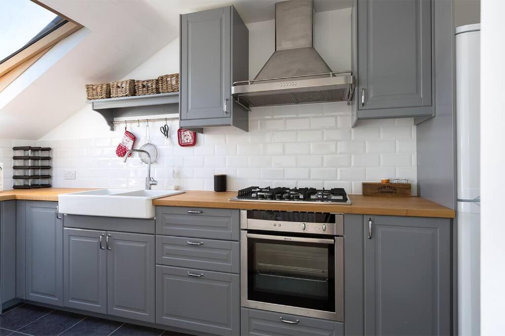 Spacious 3 Bedroom Flat With Terrace Londra Exterior foto