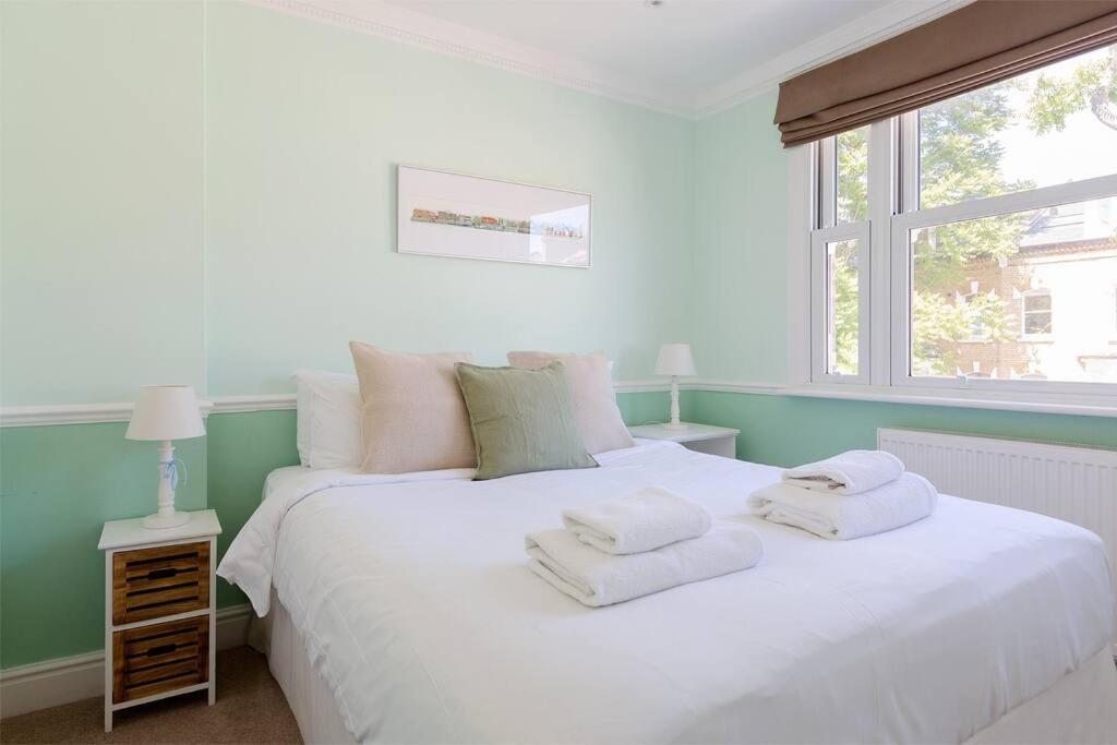 Spacious 3 Bedroom Flat With Terrace Londra Exterior foto