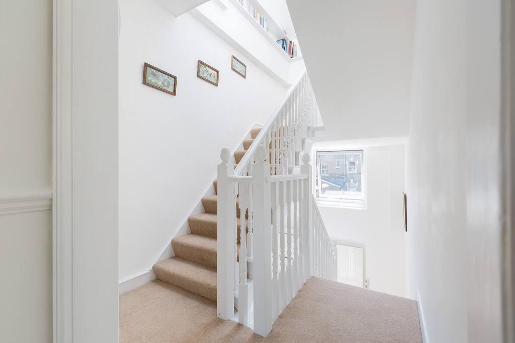 Spacious 3 Bedroom Flat With Terrace Londra Exterior foto